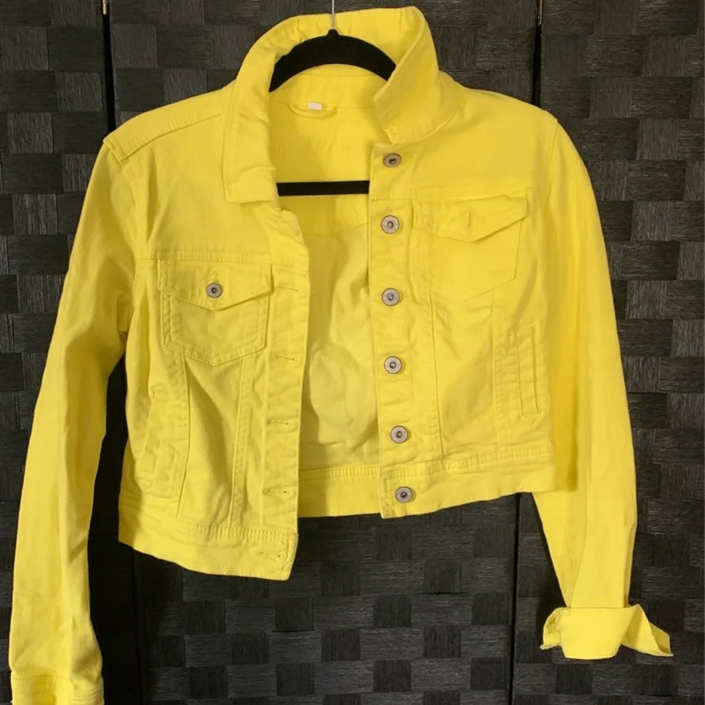 Red camel medium neon yellow jacket